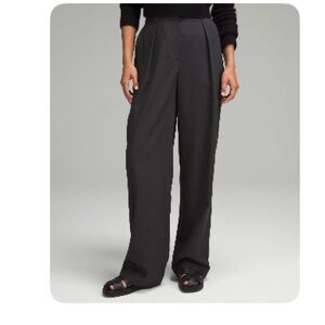 Lululemon graphite gray trousers